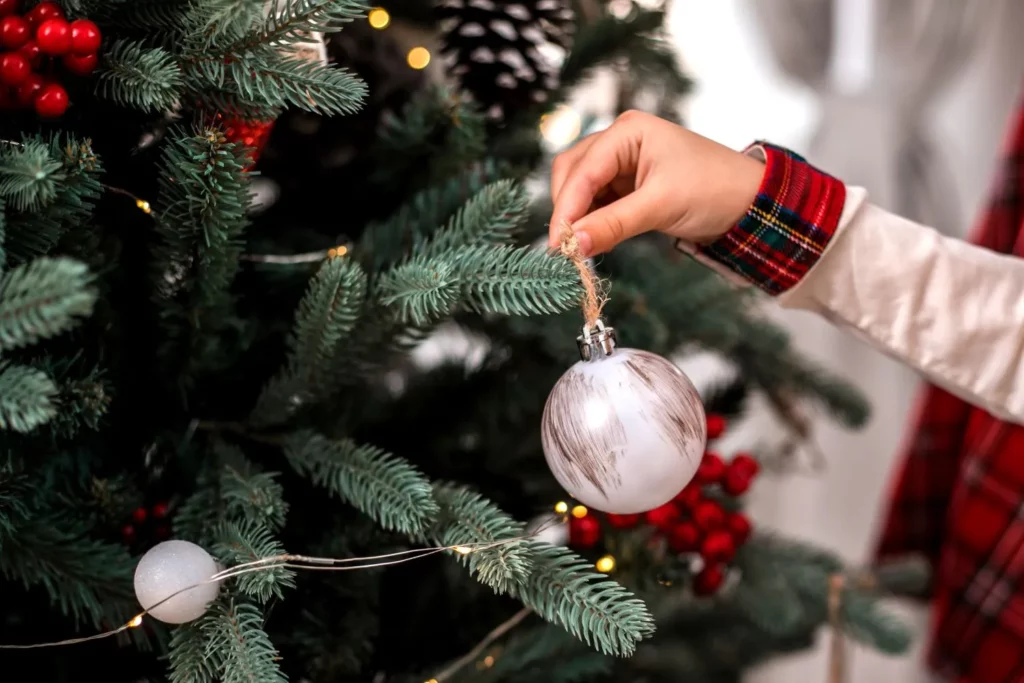 Step-by-Step Guide to Decorating Your Christmas Tree